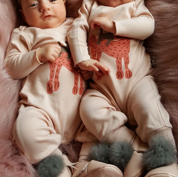 Pink baby shoes with grey faux fur pom pom - Picture 5 of 5